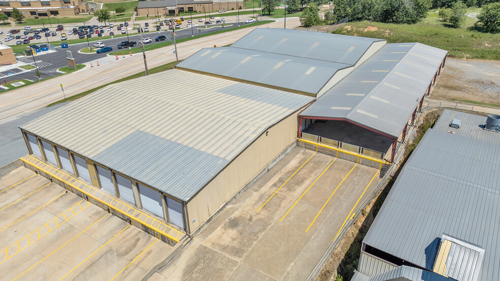 820 Industrial Rd, Mcalester OK - Entrepôt