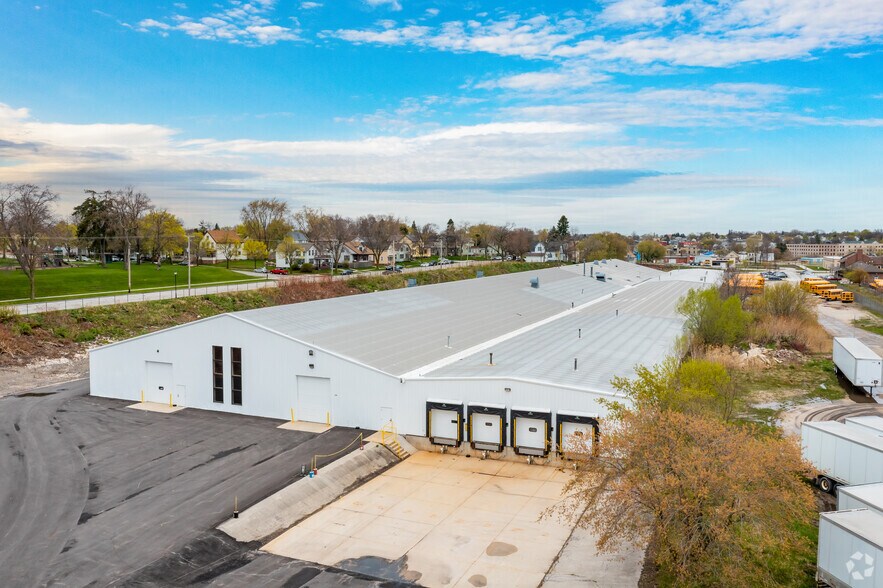 1213 Pennsylvania Ave, Sheboygan, WI à louer - Photo du bâtiment - Image 3 de 7