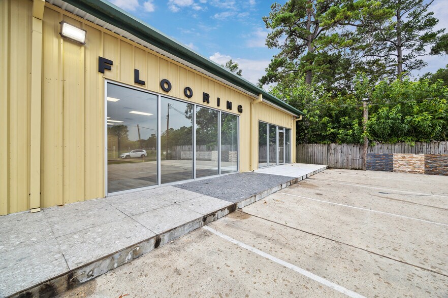 22672 Ford Rd, Porter, TX à louer - Photo du bâtiment - Image 2 de 5