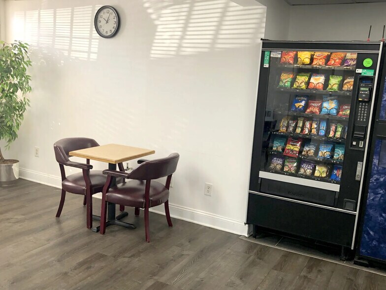 228-230 W Jersey St, Elizabeth, NJ à louer - Photo du bâtiment - Image 3 de 9