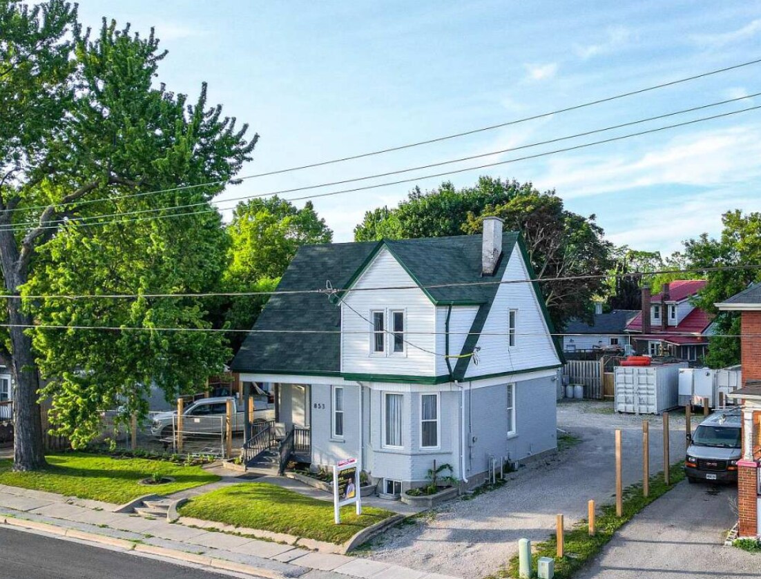 853 Simcoe St S, Oshawa, ON for sale Primary Photo- Image 1 of 3
