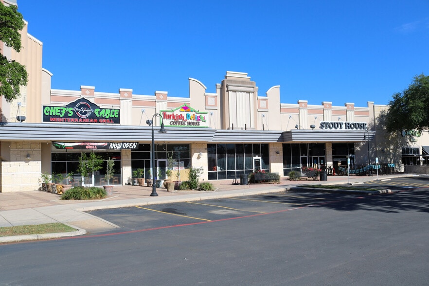 11851 Bandera Rd, Helotes, TX à louer - Photo du bâtiment - Image 3 de 7