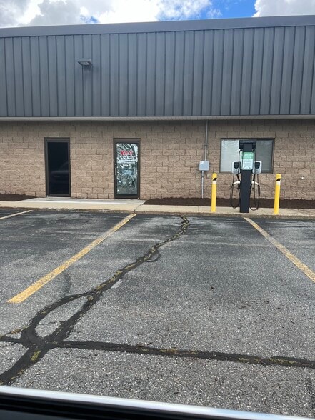 472 Amherst St, Nashua, NH for lease - Building Photo - Image 2 of 8