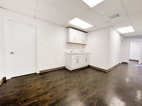 2201 Nw 30th Pl, Pompano Beach, FL for lease Interior Photo- Image 2 of 8