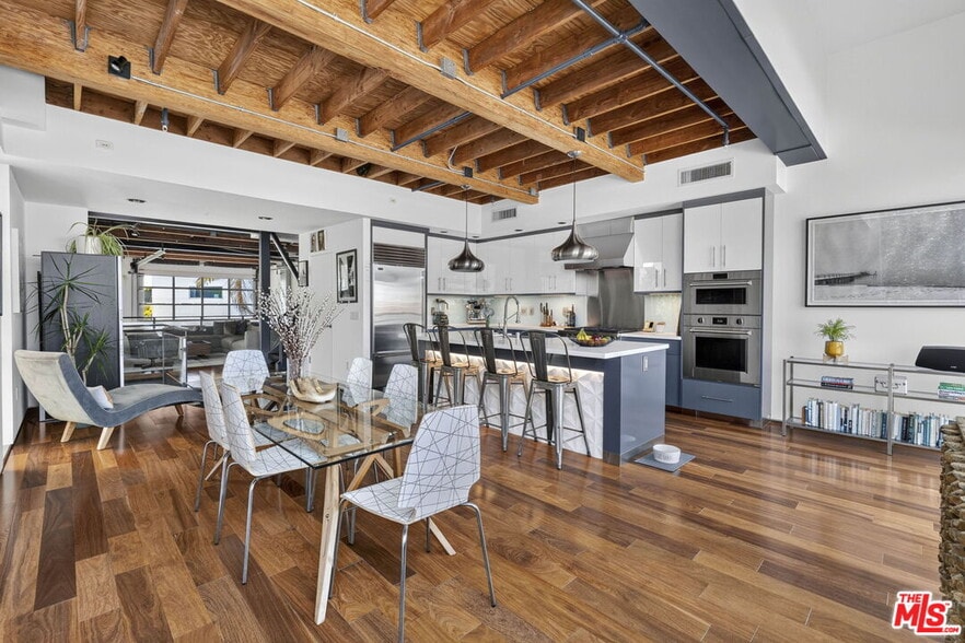 2120 Narcissus Ct, Venice, CA à vendre - Photo du bâtiment - Image 3 de 35