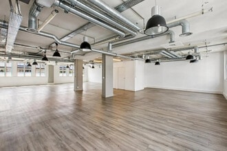 10 Rue Chaptal, Paris à louer Photo du bâtiment- Image 2 de 3