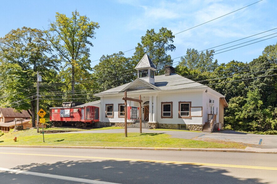 3256-3258 E Main St, Mohegan Lake, NY à vendre - Photo du bâtiment - Image 1 de 17