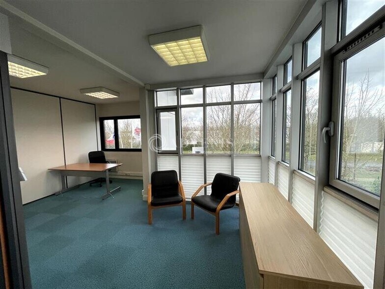 Office in Ferrières-en-Brie for lease - Interior Photo - Image 3 of 7