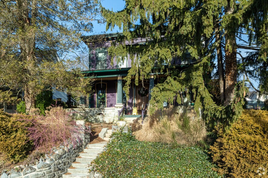 144 W Main St, Adamstown, PA à vendre - Photo du bâtiment - Image 2 de 3