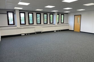 Buckner-croke Way, Thatcham for lease Interior Photo- Image 1 of 1