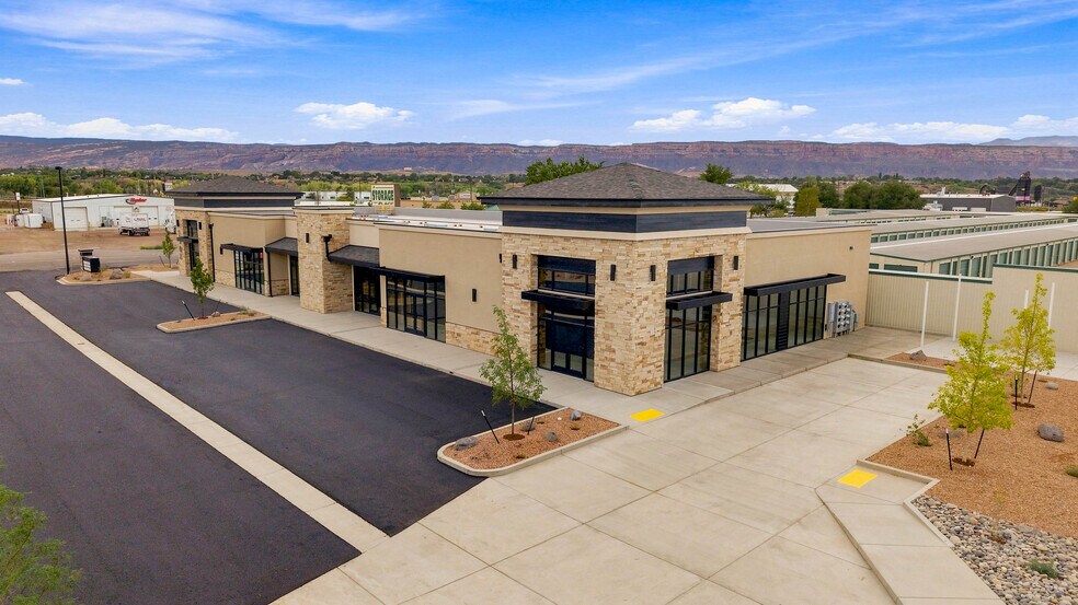 2388 Patterson Rd, Grand Junction, CO à louer - Photo du bâtiment - Image 2 de 7