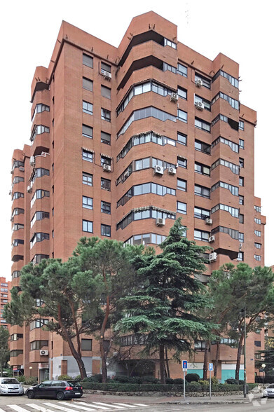 Calle De Pedro Rico, 31, Madrid, Madrid à louer - Photo principale - Image 1 de 2