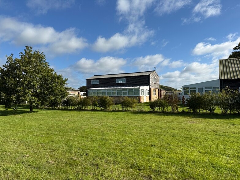 Office in Unit 4 High Cross Farm, Henfield Road, Albourne Road, Hurstpierpoint for lease - Building Photo - Image 3 of 12