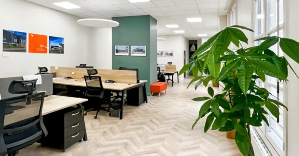 Office in Saint-Germain-en-Laye for lease - Building Photo - Image 2 of 9