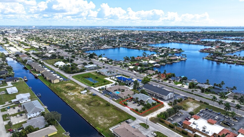 616 SW 47th Ter, Cape Coral, FL for sale - Primary Photo - Image 1 of 10