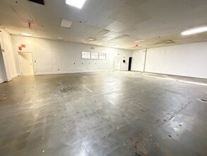 4 Pin Oak Dr, Branford, CT for lease Interior Photo- Image 2 of 17