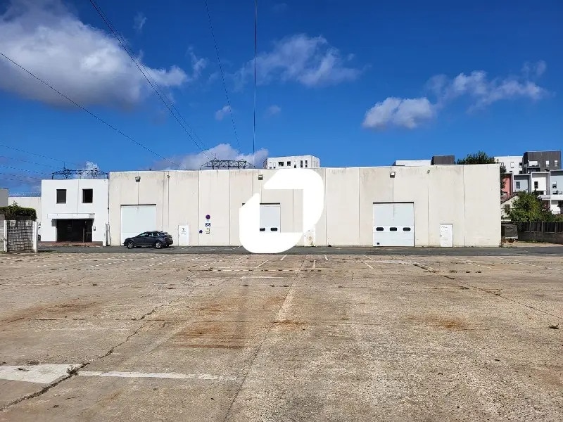 Flex in Vitry-sur-Seine for lease Building Photo- Image 1 of 9