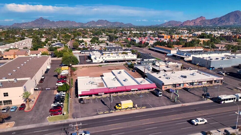 3402 E Thomas Rd, Phoenix, AZ à vendre - Vidéo sur l’inscription commerciale - Image 2 de 7