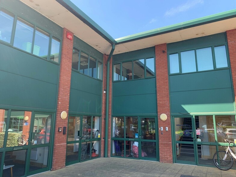 Bedford Rd, Petersfield for lease - Building Photo - Image 2 of 3