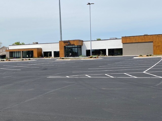 3717-3737 W Main St, Norman, OK à louer - Photo du bâtiment - Image 3 de 5