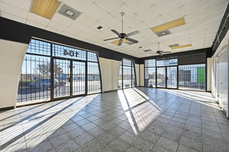 104-142 S Collins St, Arlington, TX for lease Interior Photo- Image 1 of 6