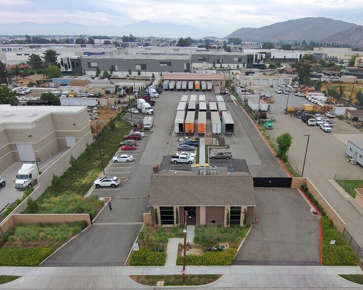 11101 Calabash Ave, Fontana, CA à vendre - Photo du bâtiment - Image 1 de 20
