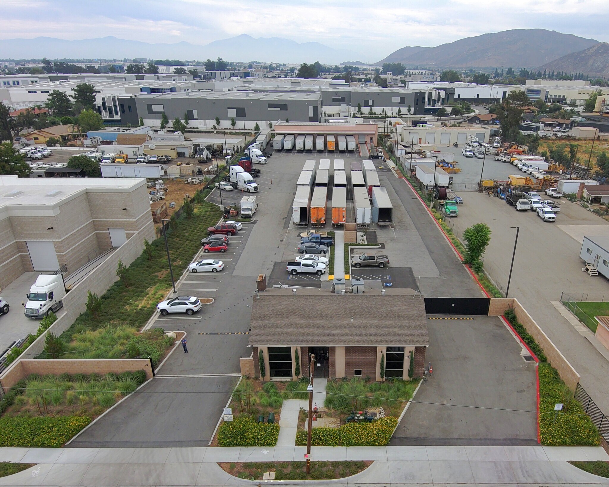 11101 Calabash Ave, Fontana, CA à vendre Photo du bâtiment- Image 1 de 21
