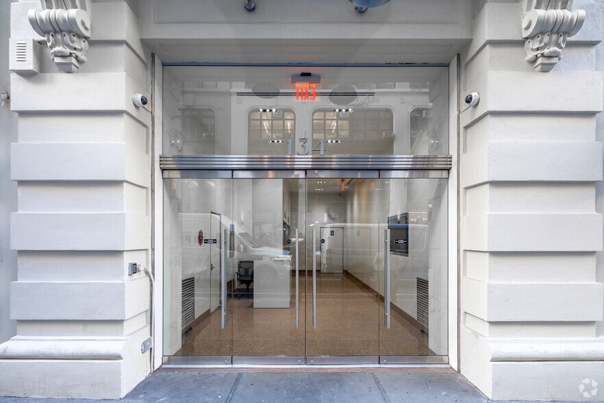 134 W 29th St, New York, NY à vendre - Photo du bâtiment - Image 3 de 6