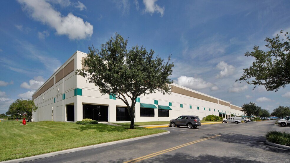 7800-7890 NW 80th St, Miami, FL for lease - Building Photo - Image 3 of 3