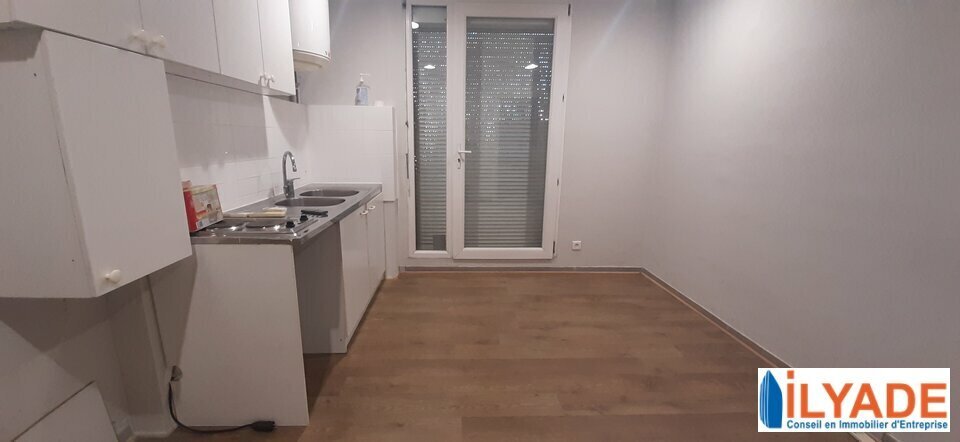 795 Rue André Ampère, Aix-en-Provence à louer - Photo du bâtiment - Image 3 de 7
