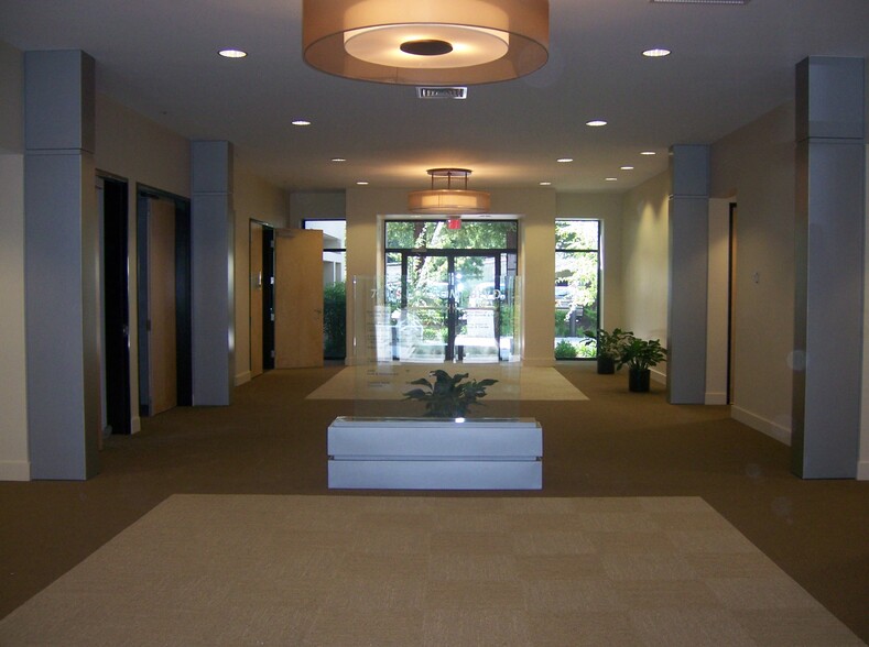 7801 Folsom Blvd, Sacramento, CA for lease - Interior Photo - Image 2 of 3