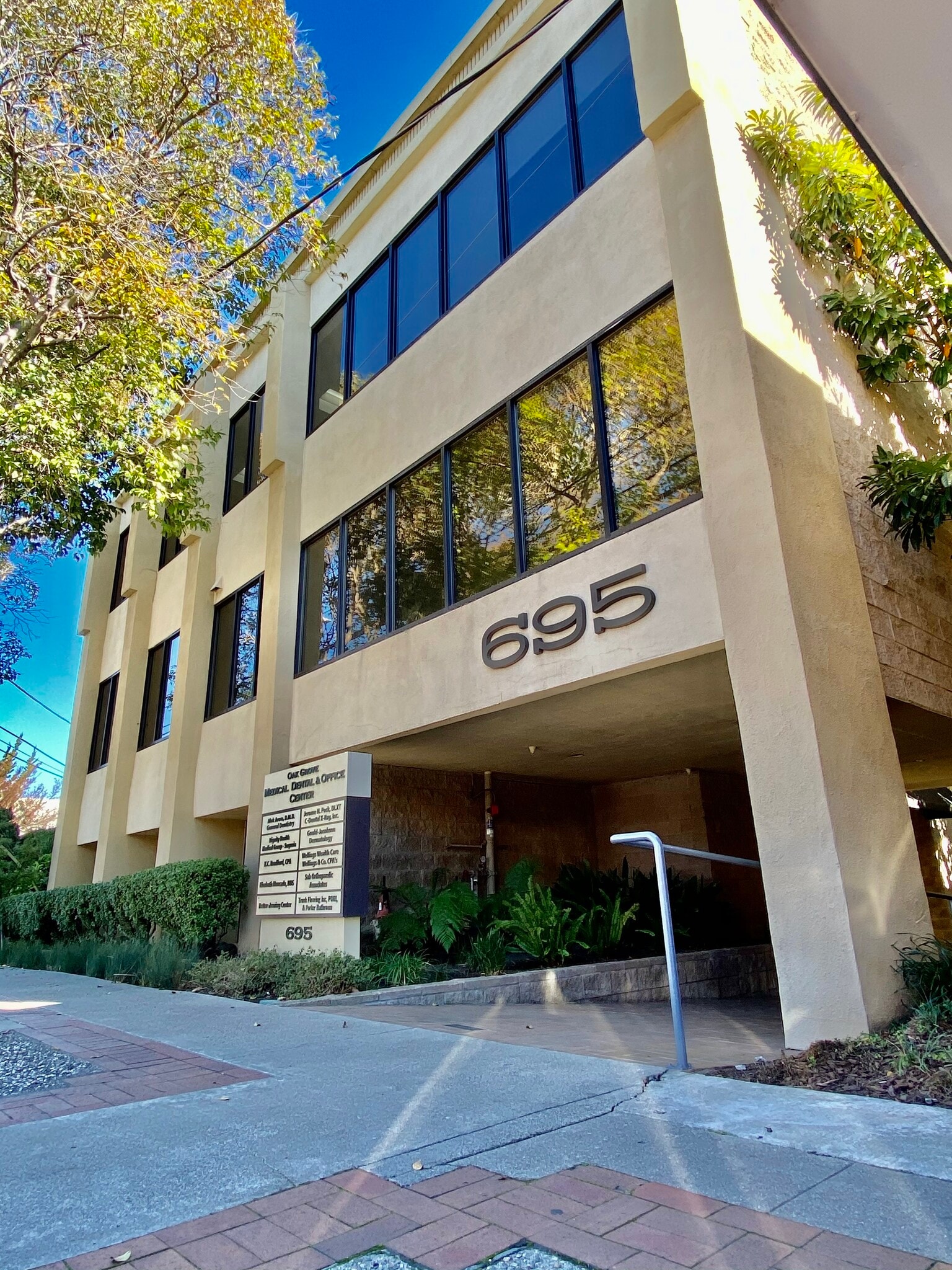 695 Oak Grove Ave, Menlo Park, CA for lease Primary Photo- Image 1 of 14