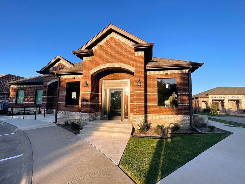 1511 W McDermott Dr, Allen, TX à vendre - Photo du bâtiment - Image 2 de 17