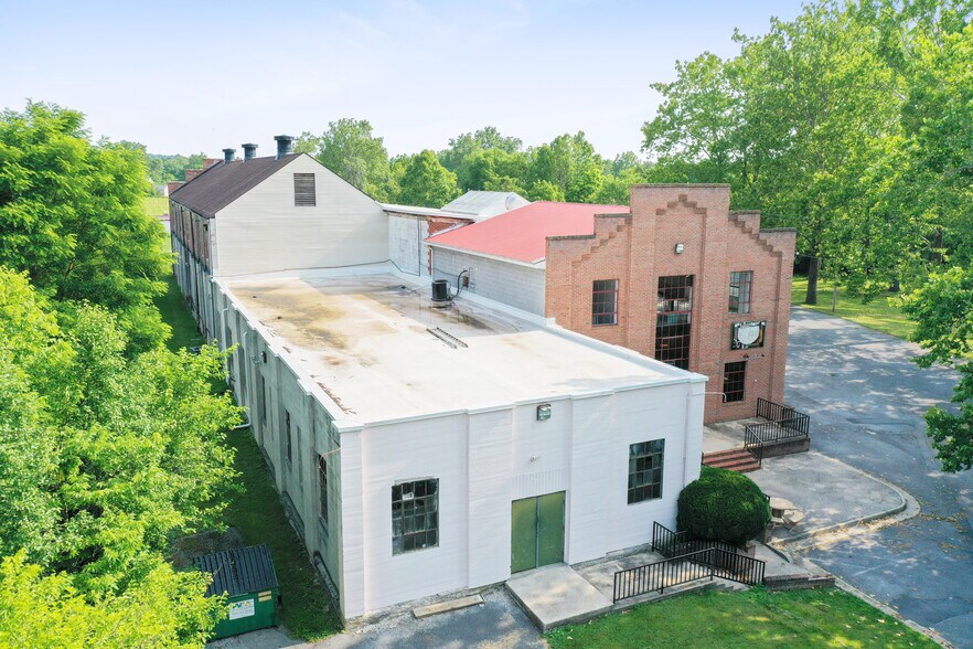 144 Runnymeade rd, Bunker Hill, WV à vendre - Photo du bâtiment - Image 2 de 30