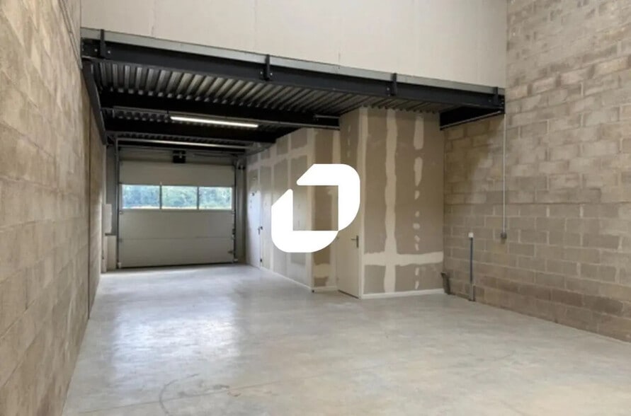 Flex dans Saint-Pierre-du-Perray à louer - Photo intérieure - Image 2 de 3