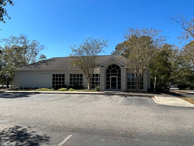 401 Robertson Blvd, Walterboro, SC for sale - Building Photo - Image 1 of 1