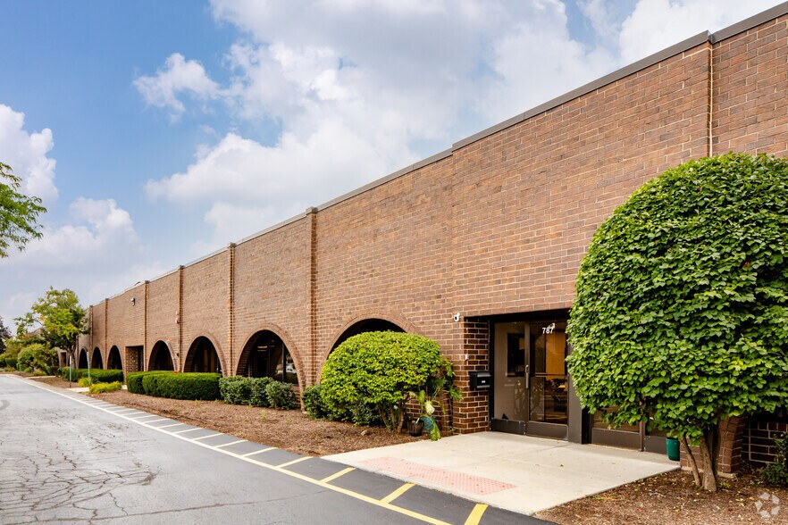 747-797 S Glenn Ave, Wheeling, IL à louer - Photo du bâtiment - Image 2 de 11
