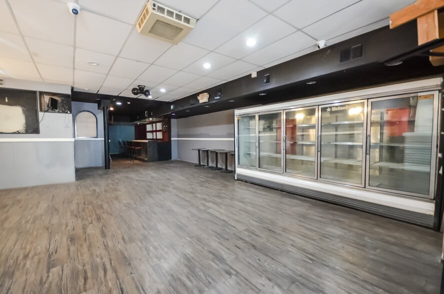 370 E 18th St, Paterson, NJ for sale - Interior Photo - Image 2 of 26