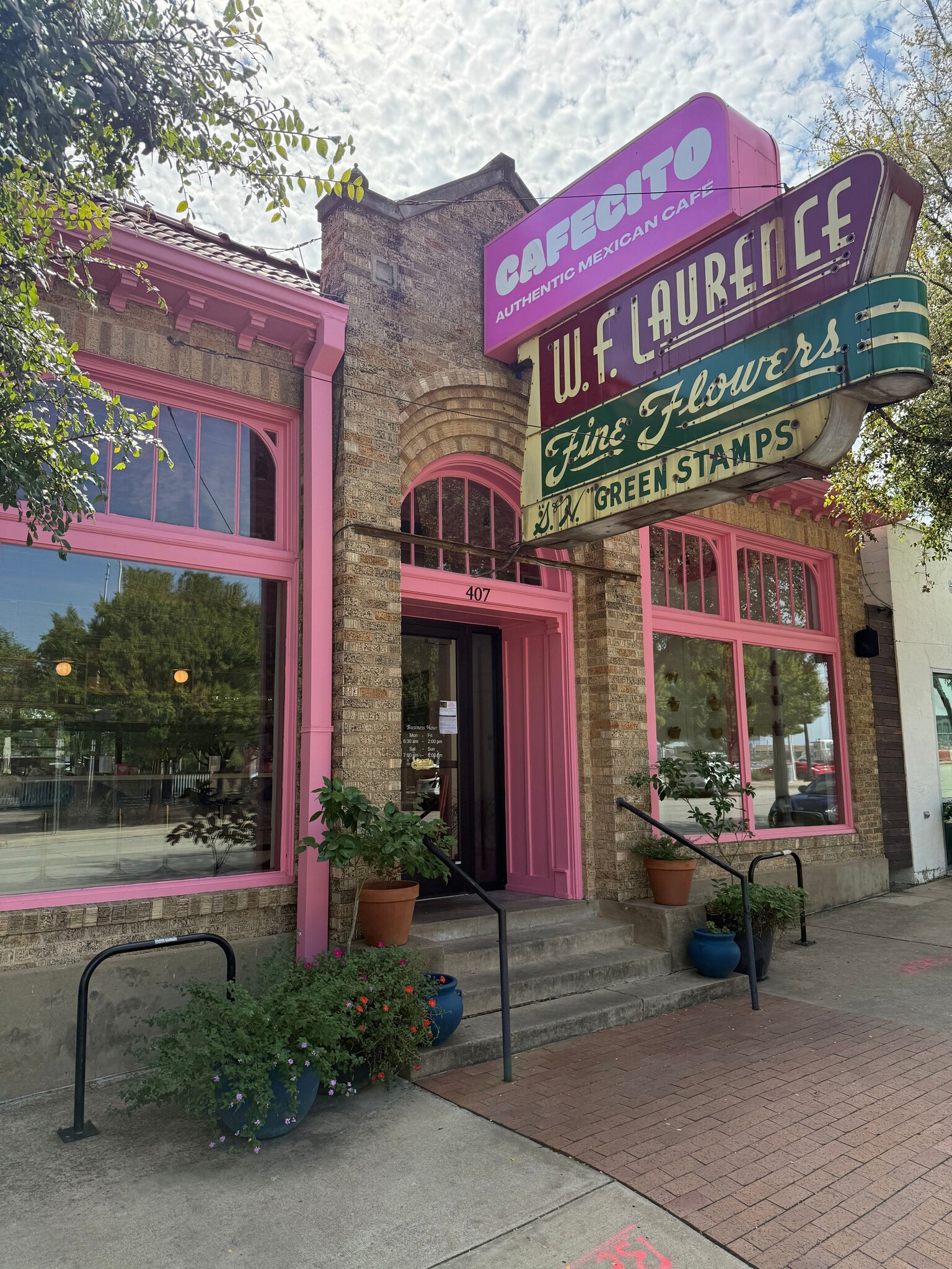 401-411 W Magnolia Ave, Fort Worth, TX for lease Building Photo- Image 1 of 16