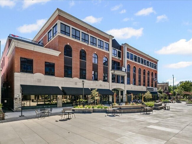 More details for 1 E Main St, Champaign, IL - Retail for Lease