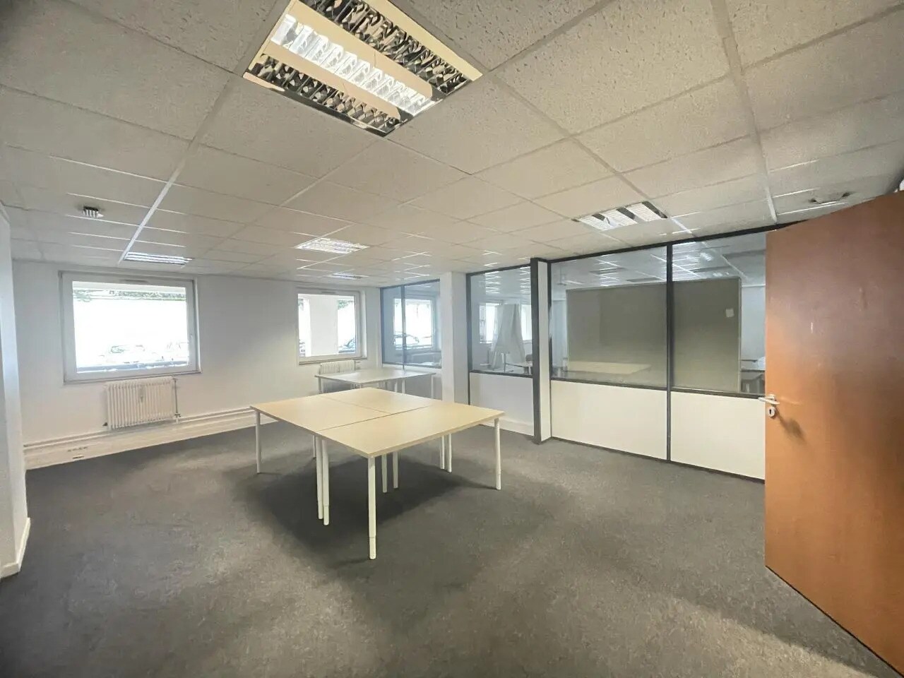 Office in Montreuil for lease Interior Photo- Image 1 of 9