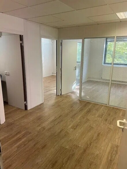 Office in Évry-Courcouronnes for lease - Interior Photo - Image 1 of 3