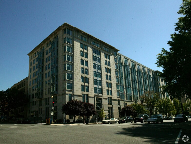 1957-1959 E St NW, Washington, DC à louer - Photo du bâtiment - Image 2 de 2
