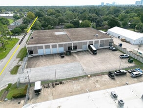 10685 Hazelhurst Dr, Houston, TX à louer Aérien- Image 1 de 5