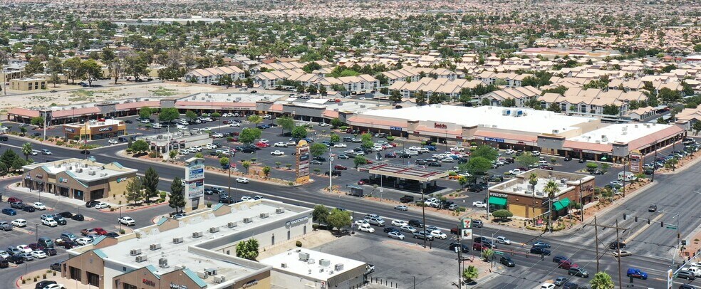 450-570 N Nellis Blvd, Las Vegas, NV à louer - Photo du bâtiment - Image 3 de 12