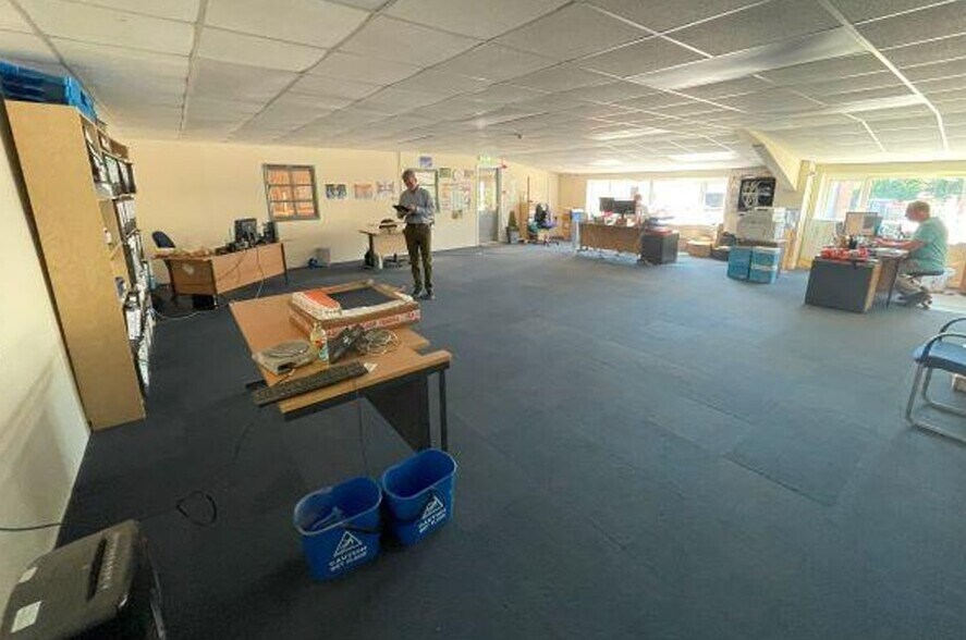 Bakers Ln, Hereford for lease - Interior Photo - Image 3 of 3