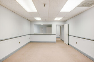 6196 Oxon Hill Rd, Oxon Hill, MD for lease Interior Photo- Image 2 of 4