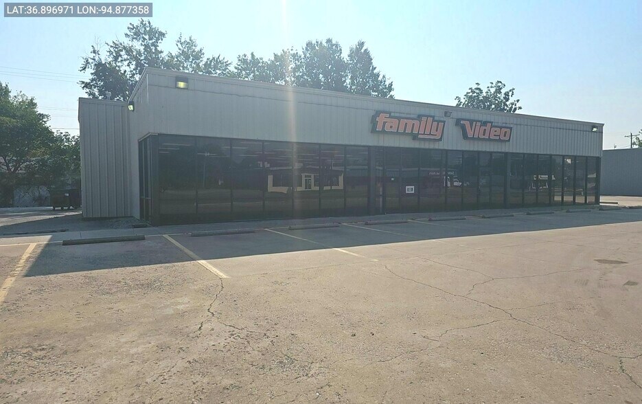 1912 N Main St, Miami, OK à louer - Photo du bâtiment - Image 3 de 4