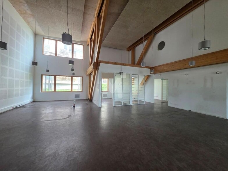 29 Avenue Jules Valles, Savigny-le-Temple for sale - Building Photo - Image 2 of 11