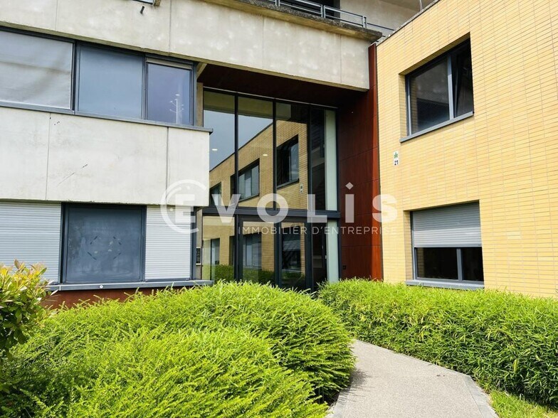 Bureau dans Champs-sur-Marne à vendre - Photo du bâtiment - Image 1 de 16